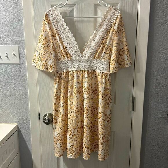 SHEIN Dresses & Skirts - SHEIN Maternity Allover Print Flounce Sleeve Guipure Lace Panel Dress medium